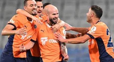 Başakşehir'den nefes kesen galibiyet: Alanyaspor'u 4-2 mağlup ettiler