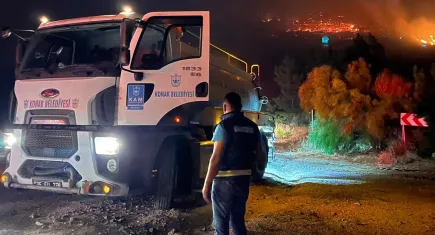 Urla Balıklıova'daki yangın söndürme çalışmalarına Konak Belediyesi’nden destek