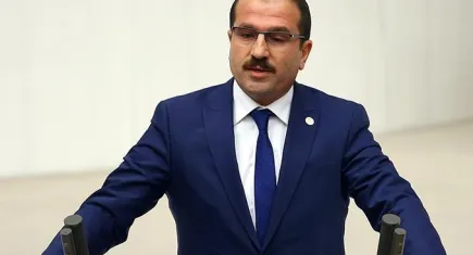 İzmir’in siyasetindeki yangın sönmüyor. AK Partili Kırkpınar: Nereden emir alıyorsunuz?