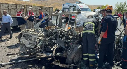 Düğün yolunda feci kaza: 4 ölü, 1 yaralı
