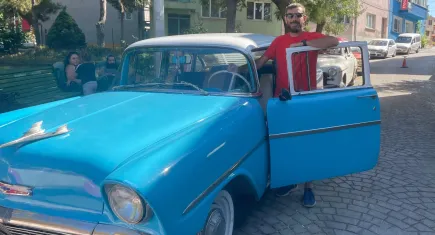 Eskişehir’de klasik otomobil tutkusu işe dönüştü: Nostaljik turların yeni adresi