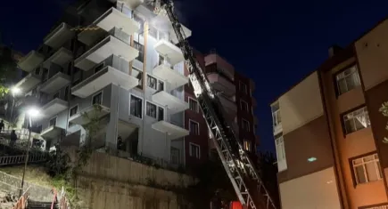 Kocaeli'de bir binada yangın