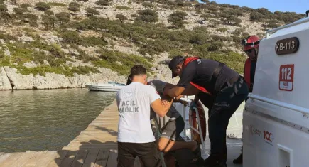 Marmaris’te ticari yatta rahatsızlanan vatandaş tahliye edildi