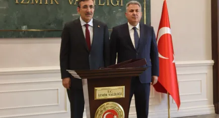 Cumhurbaşkanı Yardımcısı Yılmaz İzmir Valiliği'ni ziyaret etti