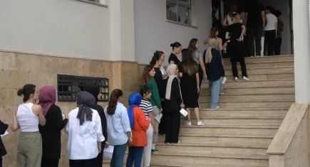 KPSS ön lisans oturumu sonlandı: Geç kalanlar sınava alınmadı