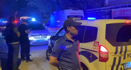Önce eşini öldürdü sonra çocuklarının gözünün önünde intihar etti
