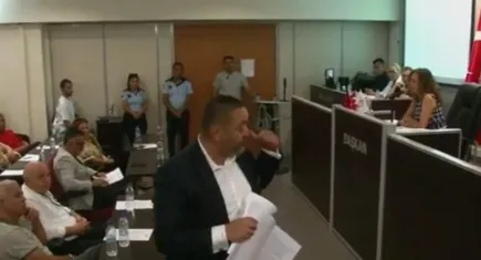 Başkan Ünsal’dan sert tepki: Bir daha bu kapıdan içeri girmeyin!