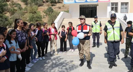 Hakkari'de öğrencilere trafik eğitimi