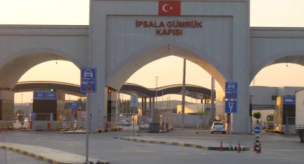 Yunanistan uyruklu sürücü sınırda ortalığı birbirine kattı