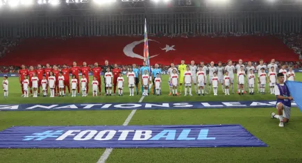 Gürsel Aksel Stadı, İzmir'e uğurlu geldi