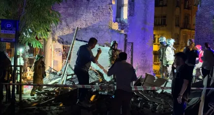 İstanbul Fatih'te bina çöktü!