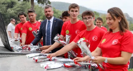 Şuhutlu gençler Buca’dan İzmir’i selamladı