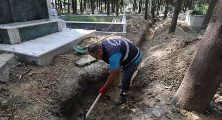 Kocaeli’de mezarlıklara bakım yapılıyor
