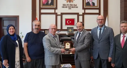Üniversiteye 2 bin kitap bağışlandı