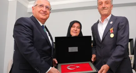 Yaşar Güler'den gazi ziyareti