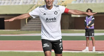 43 yaşındaki gölcü genç futbolculara taş çıkardı!