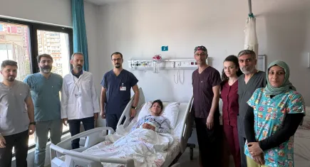 Laparoskopik nefrektomi ameliyatı çocuk hastada başarıyla gerçekleştirdi