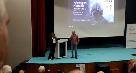 Alzheimer hastalığına önemli  farkındalık:Azlehimer Hasta ile Yaşam!