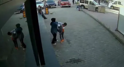 Sağlık çalışanından küçük çocuğa öldüresiye darp