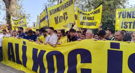Fenerbahçe taraftarından yönetim protestosu