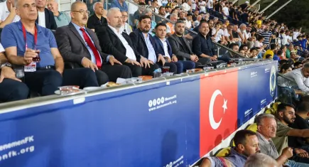 Başkan Pehlivanoğlu, Menemen Belediyespor’a tribünden destek verdi