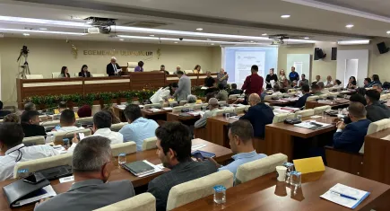 AK Partili Eroğlu’ndan Başkan Kınay’a kontra: Nezaketsizlik, saygısızlık!