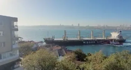 Boğaz'da iki yük gemisi çarpıştı