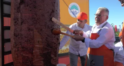 Kayseri Gastronomi Günleri'nde 1 ton sucuk döner ikramı
