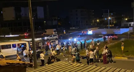 Düğün dönüşü feci kaza: Ortalık savaş alanına döndü