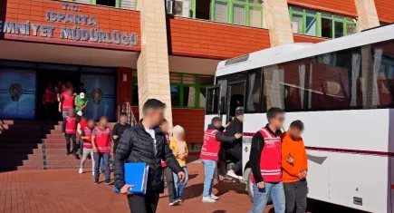 Kendilerini polis olarak tanıtttılar: 3 milyon liralık vurgun yaptılar!