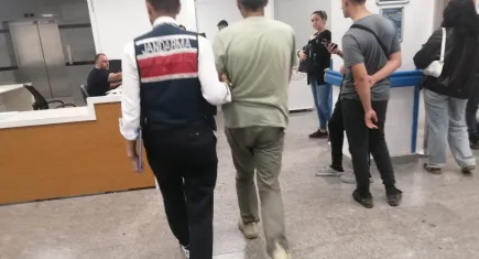 İzmir haber: Jandarma uygulamasında araçtan atlayan şahıs terör örgütü üyesi çıktı
