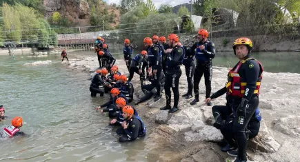 Tunceli’de su üstü kurtarma eğitimi gerçekleştirildi