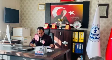 Halk eğitim müdürü makam odasında intihar etti