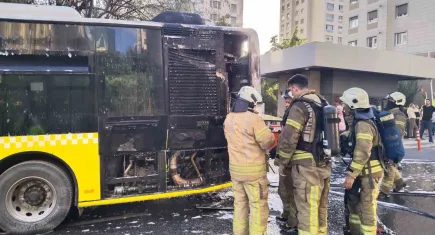 İstanbul'da İETT otobüsü alev aldı