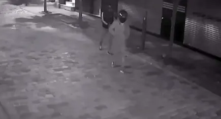 İzmir haber: Konak’ta mağazayı kurşunlayıp kaçan 2 şüpheli yakalandı