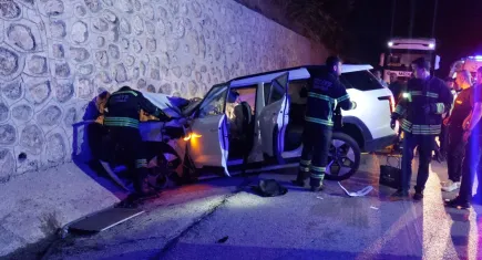 Feci kaza... Cip bir duvara çarptı: 1'i profesör 2 doktor öldü!
