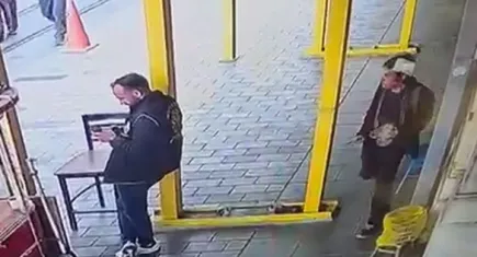 Polise bıçaklı saldırı