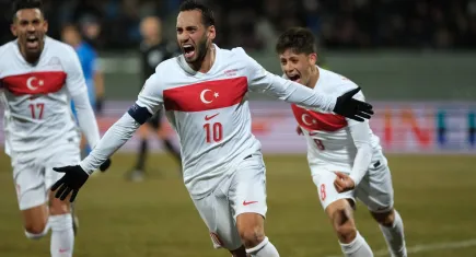 A Milli Takımı'nın hem İzmir'de hem de İzlanda'da galibiyet sevinci