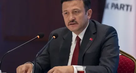 AK Parti Bayraklı Meclis Üyesi Aydemir’e partiden ihraç kararı