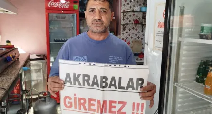 Bedavacı akrabadan yıldı, dükkanına pankart astı