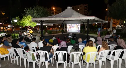 Mersin'de Engelsiz Yaşam Parkı'nda sinema keyfi