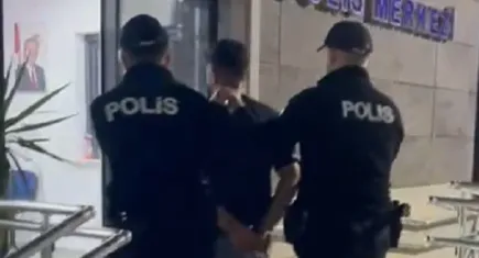İzmir haber: Polis aracını görünce korkup kaçmaya başladı