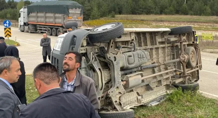 Öğrenci servisi kaza yaptı : 13 kişi yaralandı