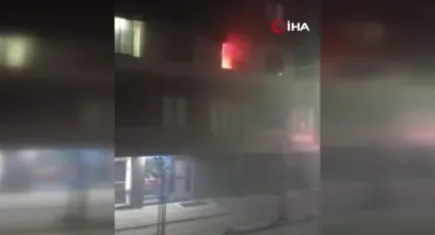 İstanbul'da panik anları: 4 katlı binada yangın