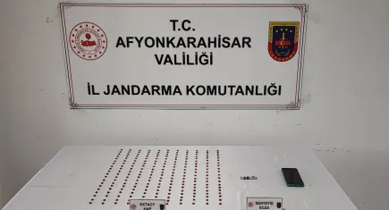 İzmir'den getirdiği yasaklı maddelerle yakayı ele verdi
