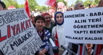 Eğitim-Sen: Liyakatsizliği olağanlaştıran mülakatlar tamamen kaldırılsın
