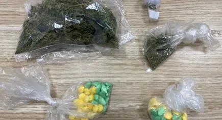 İzmir’de yasaklı madde ticareti yapan zanlılar bekçiler tarafından yakalandı