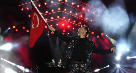 Antalya'da Kenan Doğulu rüzgarı esti