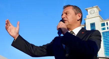 Özgür Özel'den Ahmet Özer'e destek mitingi