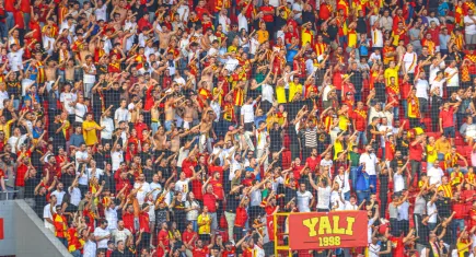 Göztepeli taraftarlardan Başkan Tugay'a sert mesaj
